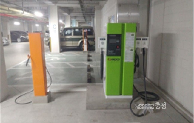 아파트 지하 주차장에서 전기차 화재 사고 잇따라 발생, 인명 피해 없어