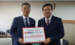 (주)행복한 세상, 소외가정 학생에 개그빅콘서트 대전공연 티켓 전달