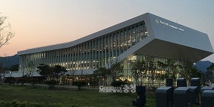 주차 공간 부족한 충남도서관