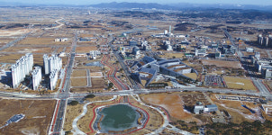 [커버스토리 ④] 내포 축산악취에서 균형발전까지…충남도정 과제 산적