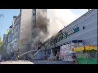 [속보] [동영상] 천안 안서동 마트 화재, 하마터면...