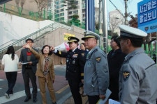 황운하 대전경찰청장, 가수원초서 교통안전 캠페인 참여