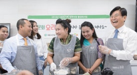 주한캄보디아 대사, 세종에서 전통떡 외교