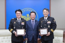 황운하 대전청장·심은석 유성서장 나눔리더 동시 가입