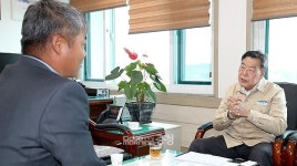 가세로 태안군수, 고남면서 현장군수실