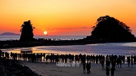 해넘이는 꽃지…해돋이는 백화산과 연포에서