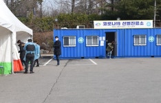 코로나 19 감염검사, 차타고 10분…천안시 드라이브 스루 운영