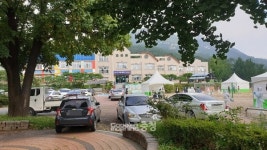 걱정되고 불안…학생 확진 홍성 용봉초 가보니