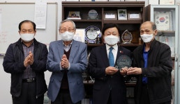 윤용대 대전시의원, 갈마아파트 노인회 감사패