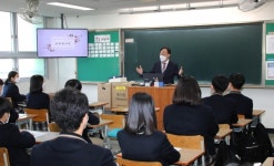중학생들이 발품 팔아 지역상인 위한 맛집 지도 제작