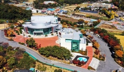 청양군, 5억 들여 문예회관 외부 광장에 편의시설 설치