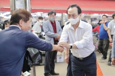 박상돈 천안시장, 추석 전통시장 장보며 현장소통