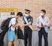 윤소식 대전경찰청장, 삼천중서 학교폭력 예방 캠페인