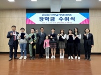 논산시 연무읍이장단협의회, 지역 우수인재에 장학금 전달