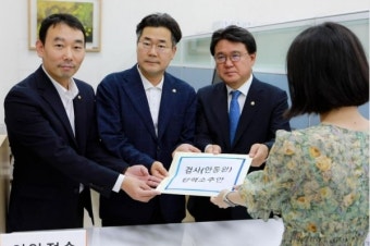 헌정사 최초 '검사 탄핵안' 국회 통과
