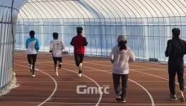 당진시가 종합운동장에 비닐 터널 설치한 까닭
