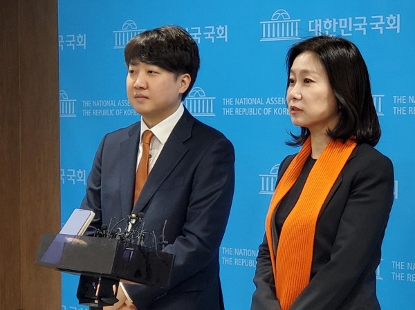 부산시장 선거 음료 테러 자작극 의혹 정이한 후보 구속영장 신청… 수사 갈림길