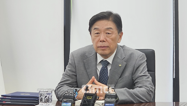 민주당, 독립기념관장 발언 논란에 사퇴 촉구
