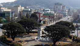 계백장군 동상 어찌하오리까…부여군은 고심 중
