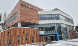 [책 읽는 대전] 책과 숲과 예술이 공존하는 월평도서관