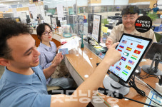 대전 유성구, AI 통번역기로 외국인 민원 서비스 개시