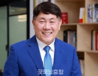 타이어뱅크 김정규 회장, 항소심서 징역 3년… 법정 구속