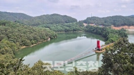 [주말 가볼 만한 곳] 충남의 알프스 칠갑산, 땀방울과 웃음 속에 만난 천장호의 풍광