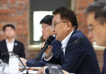 김영환 충북지사, 4년 도정 충북발전 자산…직원에 감사 