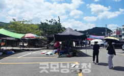 [르포] 폭염경보 속 예산 5일장...파리가 사람보다 많아