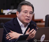 김용범 靑 정책실장 전격 사퇴…레버리지 ETF 혼란·정책 책임론