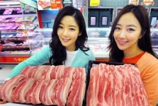 대형마트 삼겹살 데이 할인행사 진행...100g 당 950원