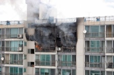 익산 아파트 화재 발생…60세대 주민 대피 소동