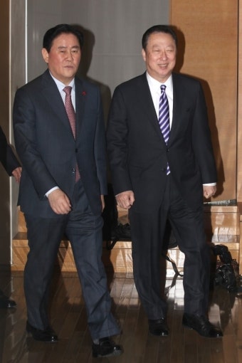 [포토] '최경환 부총리 초청 대한상의 정책간담회' 참석하는 최경환 부총리와 박용만 대한상공회의소 회장