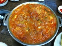 서초동 맛집 조랭이 부대찌개 & 생삽겹살…가족·직장인에 인기