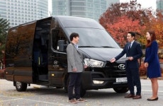현대차, 프리미엄 미니버스 쏠라티 알리기 나서…고객 제품설명회 실시