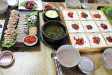 노루목 젓갈쌈밥정식, 입안에 착! 감아당기는 맛에 입맛 돋는 젓갈쌈밥