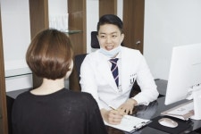 수술 없이 하루만에 V 라인으로 유라인 원데이리프팅