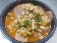 [셰프와 함께 하는 요리] 햄과 콩이 만나 고소함을 더했다 청국장부대찌개