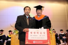 원광디지털대·대학원 익산서 입학식…80세 요가명상학과 만학도 눈길