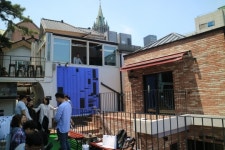 삼일로 창고극장 3년만에 재개관..현장 연극인들의 역사 지속