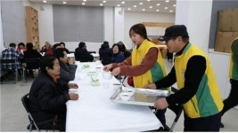 신천지 자원봉사단, “동지 팥죽 드시고 만수무강” 하세요