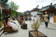 전주한옥마을 청년목수가 만든 아트벤치 설치