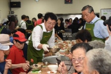 [포토] 부산남구 용호종합사회복지관, “사랑의 삼계탕 나누기”