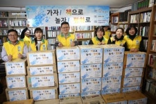 신천지 자원봉사단 서울동부지부, “운룡도서관에 2300권” 기증