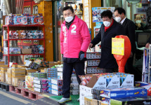 [포토] 황교안 대표, 창신동 문구완구 종합시장 찾아 공약발표
