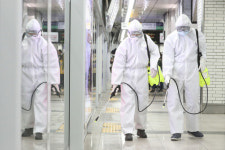 [포토] 구로구 콜센터 집단감염 신도림역 방역 실시