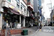 코로나 장기화에 대학가·관광지 편의점은 울상