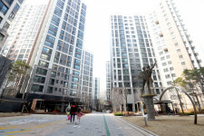 [아파트의 미학(美學)] <1>힐스테이트 신촌, 아파트 속 전시관