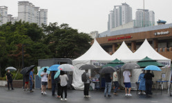 [속보] 15일 코로나19 500명대로 급등... 서울 199명, 경기 184명