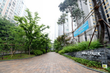 [아파트의 미학(美學)] <17>당산센트럴아이파크 유럽 감성의 숲속 길